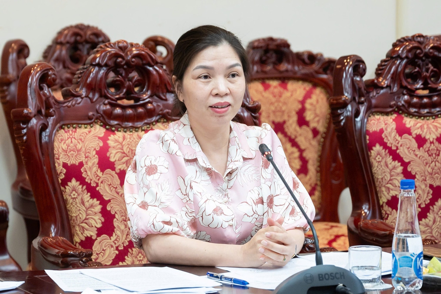 Bí thư Chi bộ, Vụ trưởng Vụ Thông tin Hoàng Thị Lan Nhung phát biểu