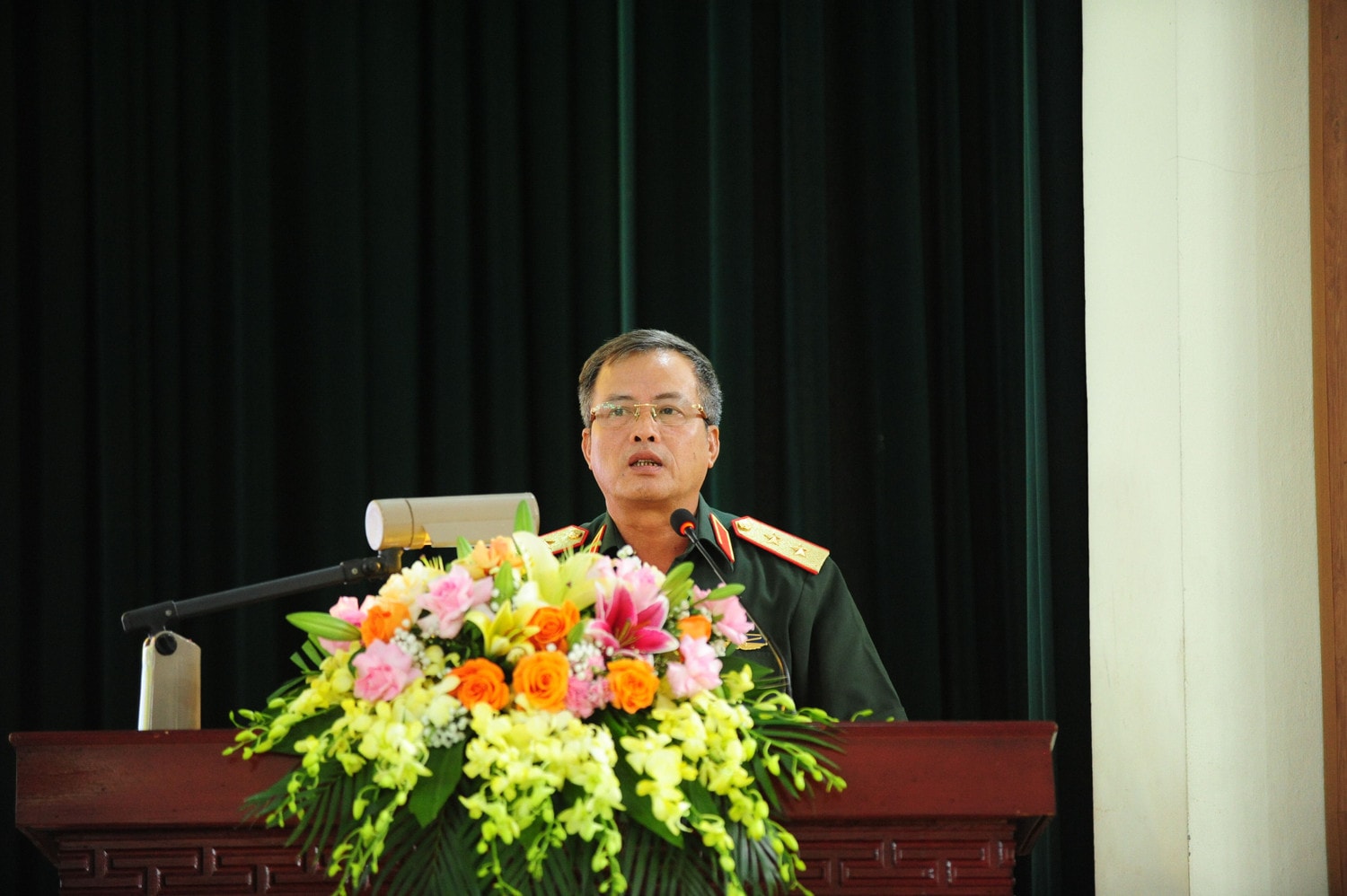 Phó Chủ nhiệm Ủy ban Quốc phòng và An ninh Nguyễn Hải Hưng phát biểu tại cuộc tiếp xúc cử tri