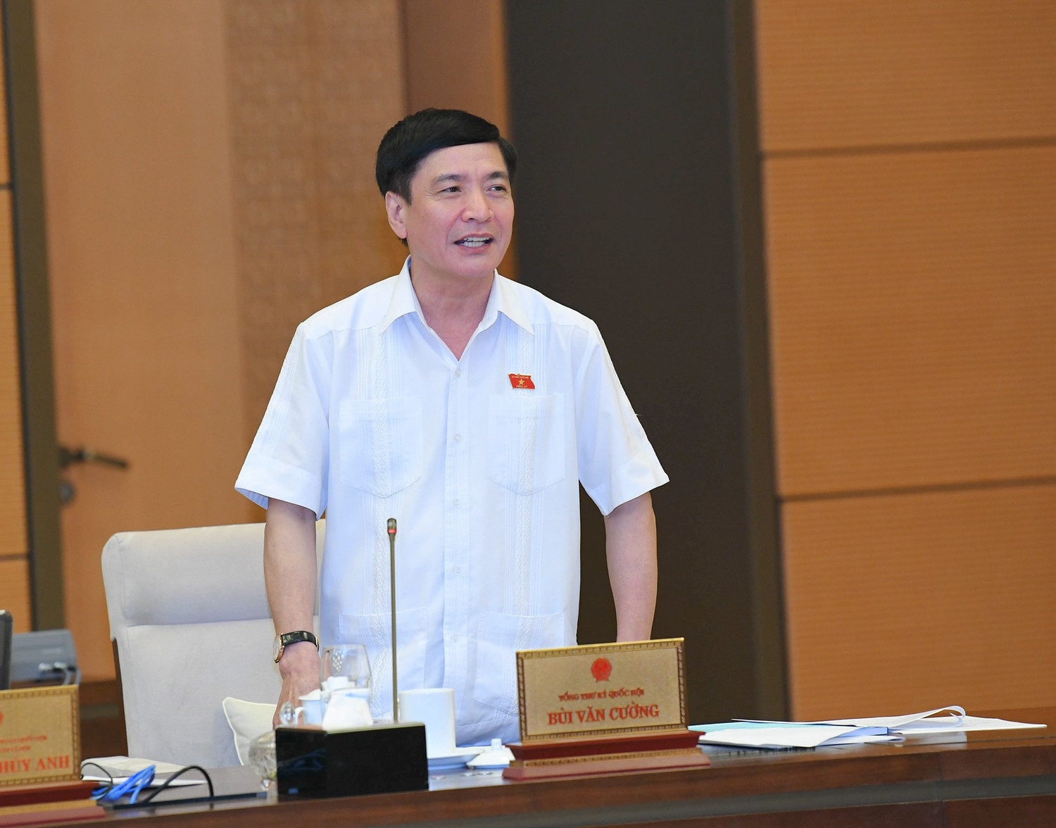 Tổng Thư ký Quốc hội, Chủ nhiệm Văn phòng Quốc hội Bùi Văn Cường phát biểu tại phiên họp