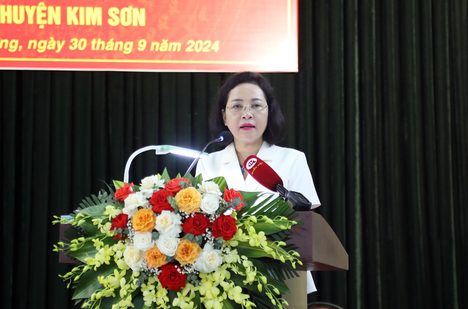 Phó Chủ tịch Quốc hội Nguyễn Thị Thanh phát biểu tại cuộc tiếp xúc cử tri