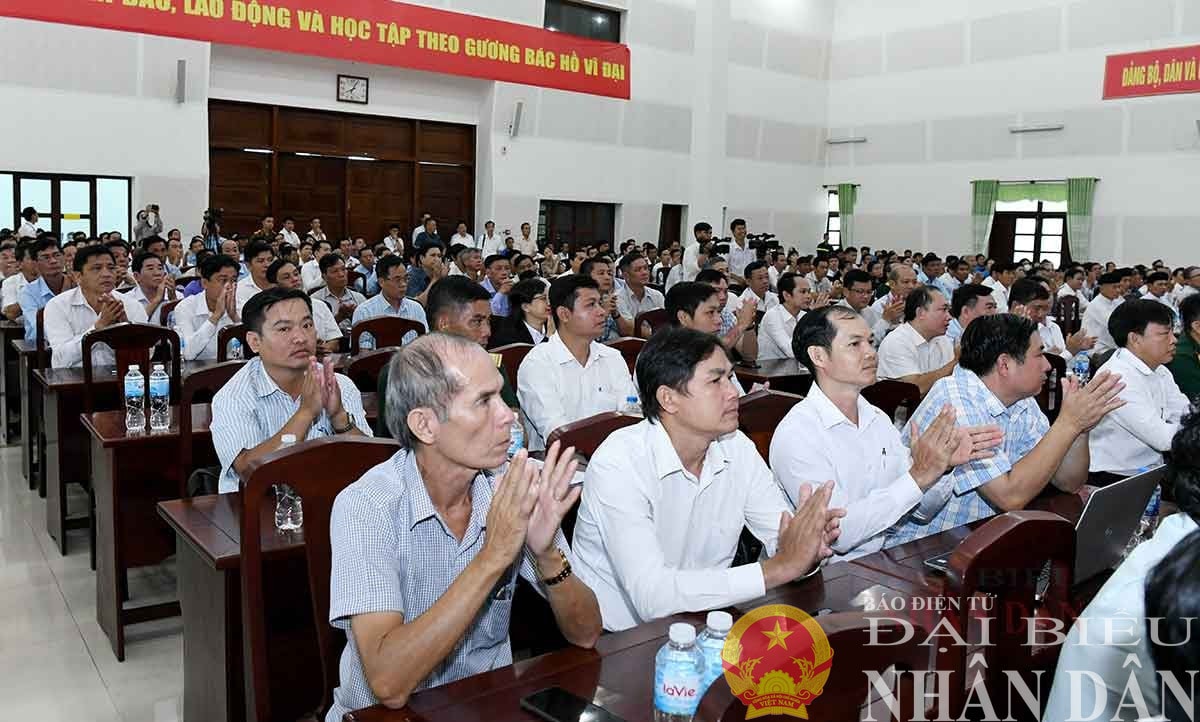 Các đại biểu dự hội nghị. Ảnh: Lâm Hiển