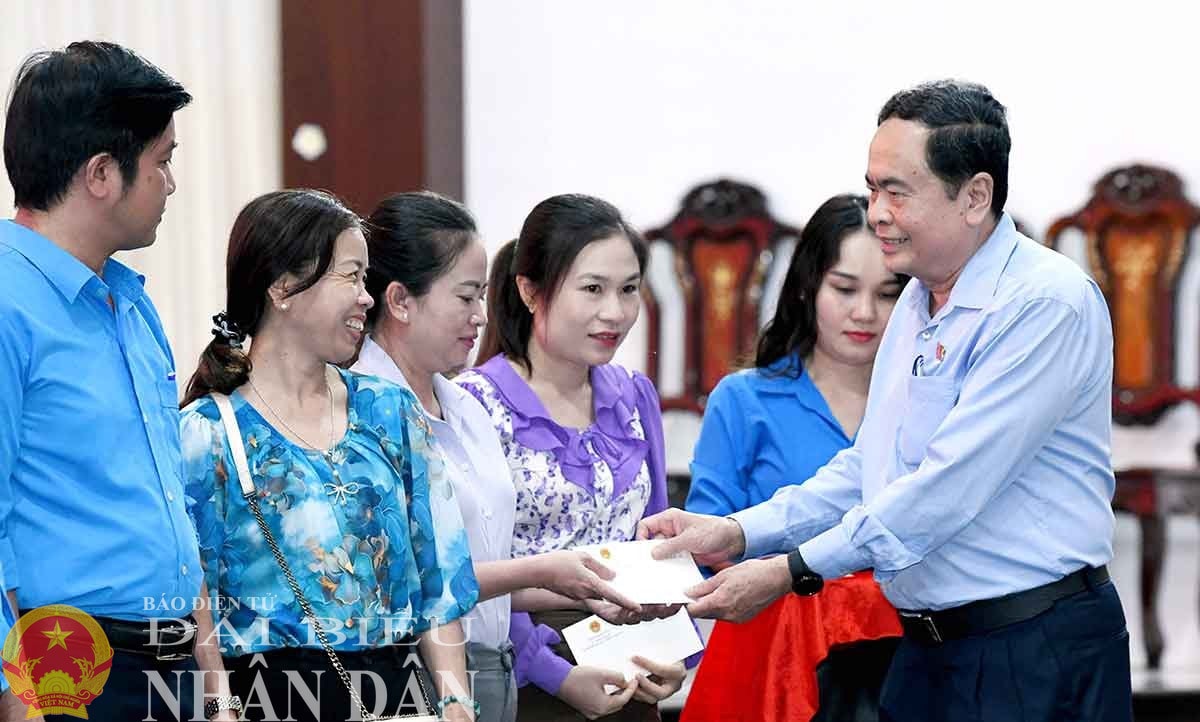 CTQH-tang-qua.jpg