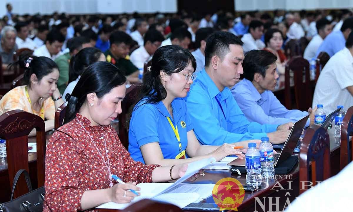 Các cử tri tham dự hội nghị. Ảnh: Lâm Hiển