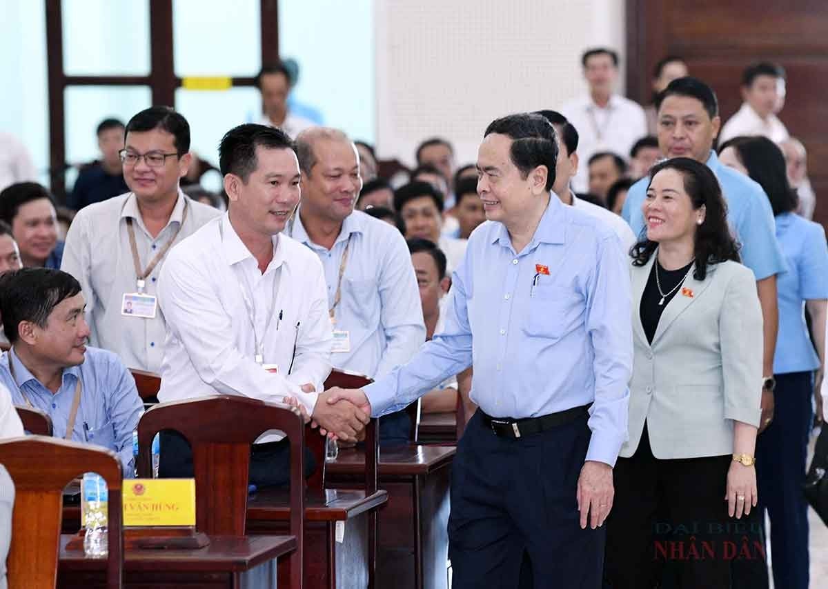 Chủ tịch Quốc hội Trần Thanh Mẫn với cử tri tại thành phố Ngã Bảy, Hậu Giang. Ảnh: Lâm Hiển