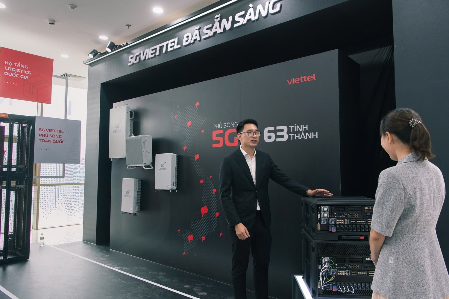 Tr¡m thu phát sóng 5G và khÑi xí lý b ng gÑc 5G do Viettel High Tech phát triÃn.jpg