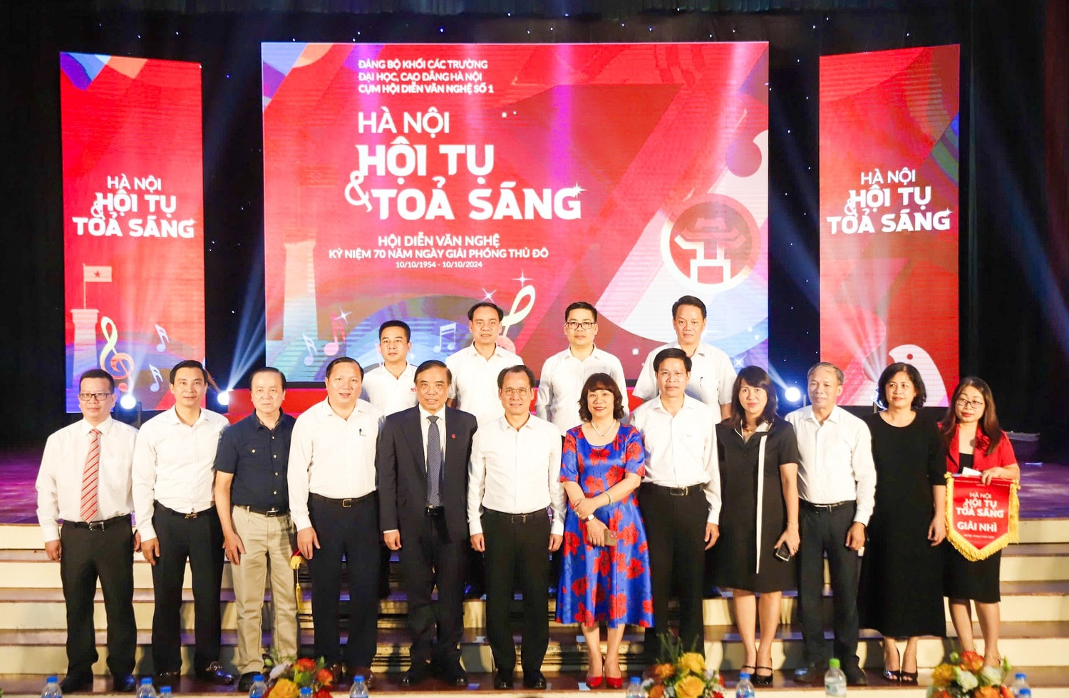 Tập thể lãnh đạo - khách mời.JPG