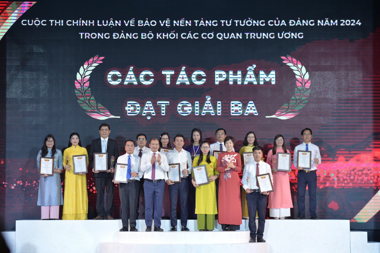Các tác phẩm đạt giải ba.jpg