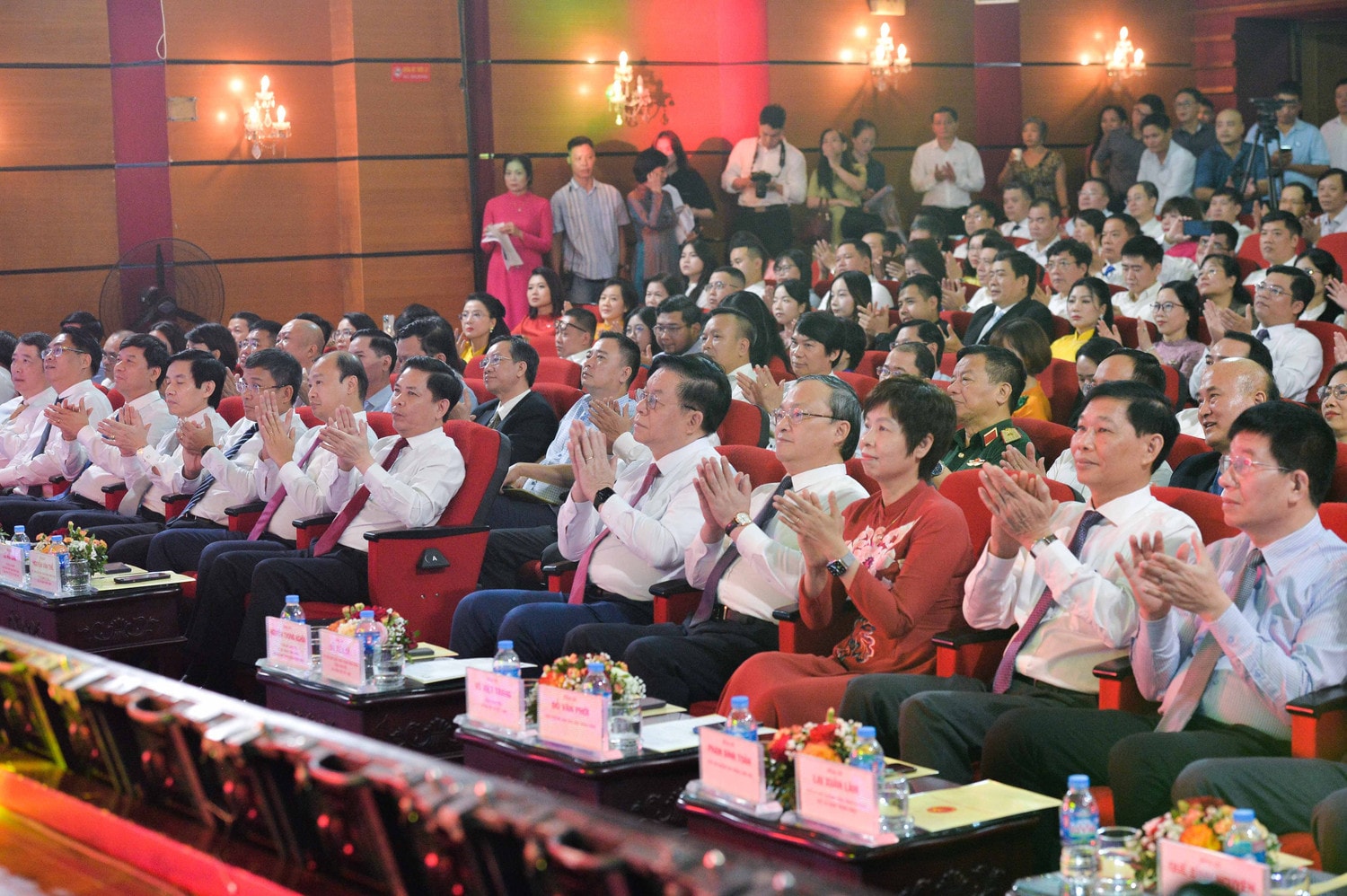 Các đại biểu dự buổi Lễ.jpg