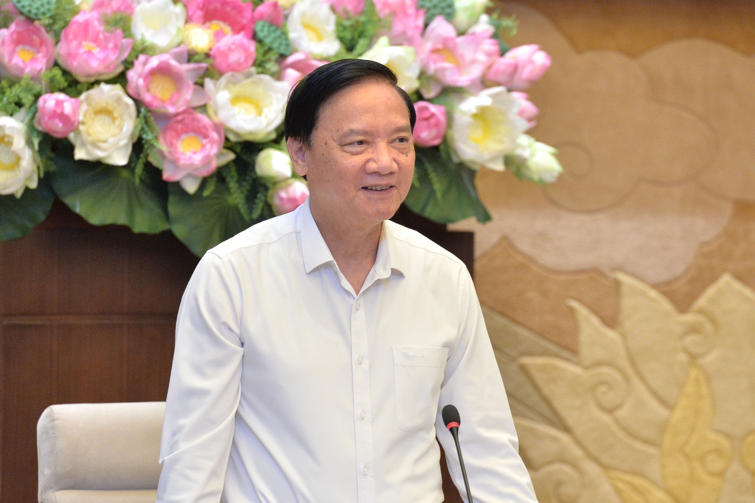 Phó Chủ tịch Quốc hội Nguyễn Khắc Định phát biểu tại phiên họp. Ảnh: Hồ Long