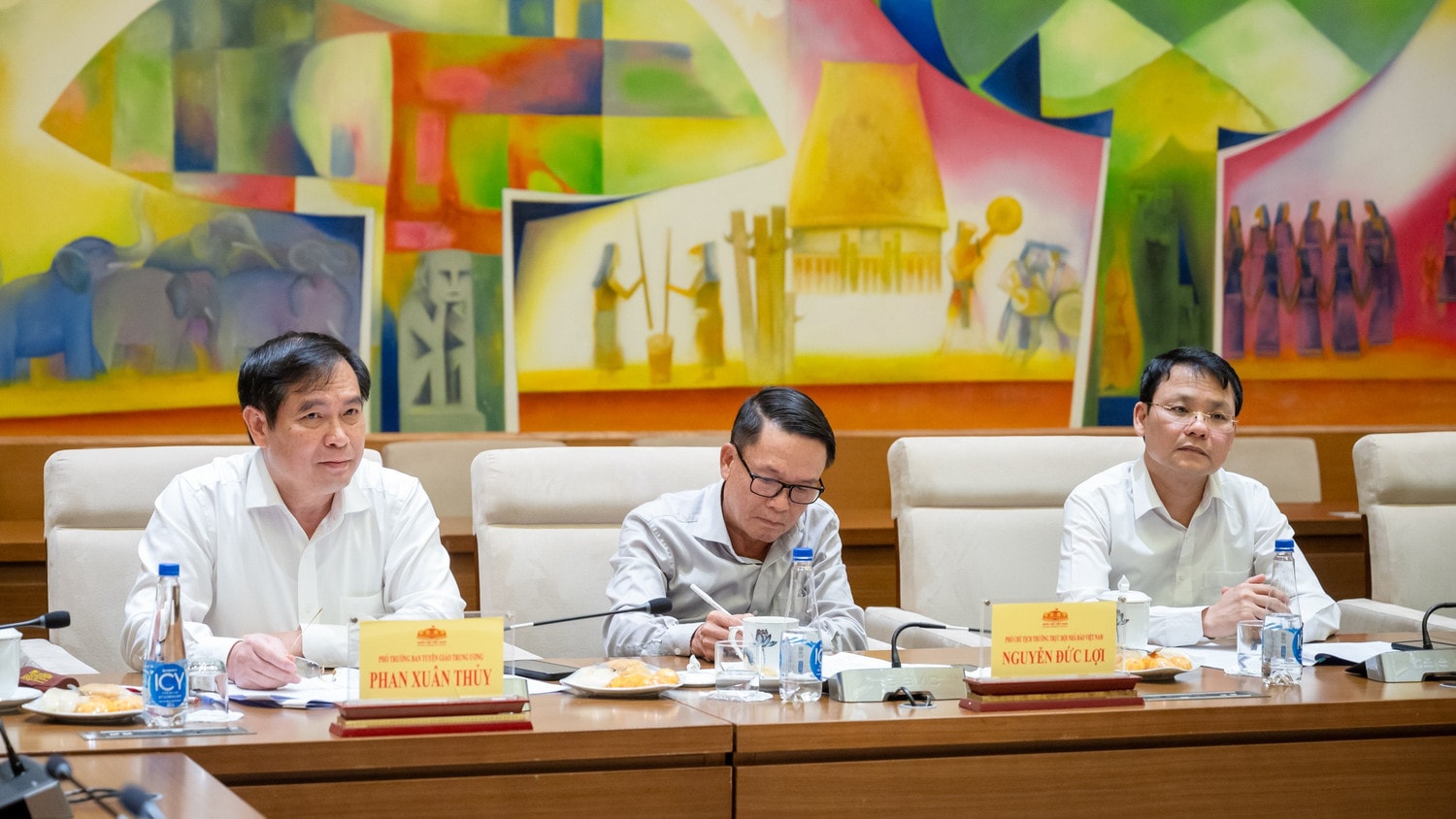 Các đại biểu dự cuộc làm việc
