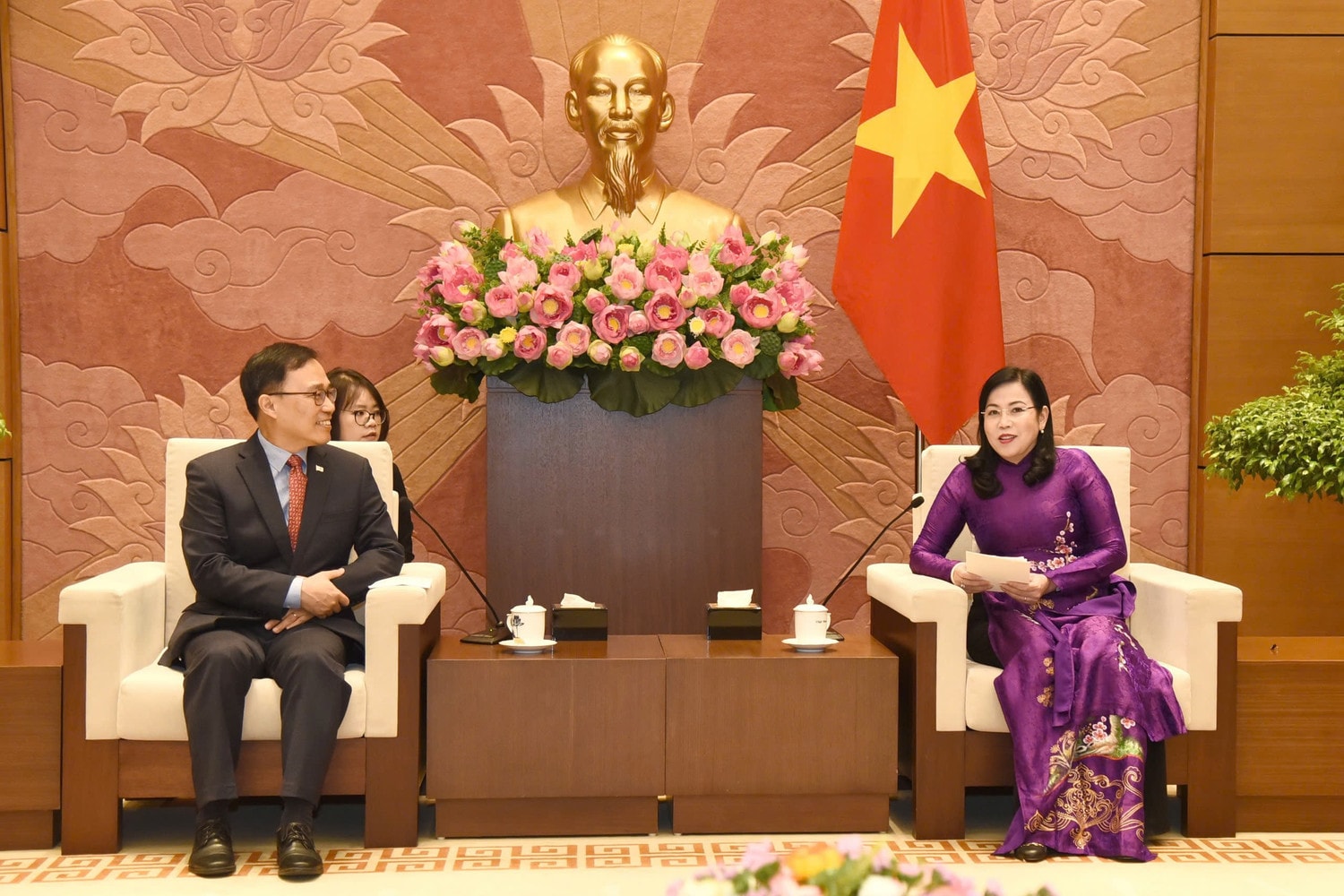 Trưởng Ban Công tác đại biểu Nguyễn Thanh Hải tiếp Đại sứ Hàn Quốc tại Việt Nam Choi Young Sam
