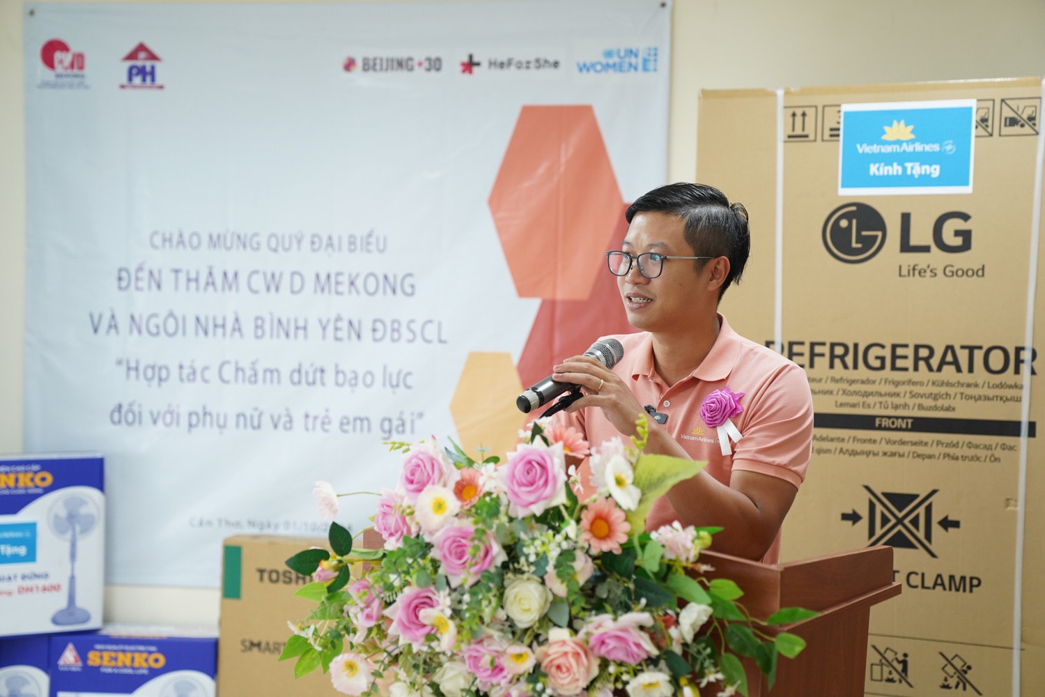 anh-5-ong-do-dong-hung-dai-dien-vietnam-airlines-cho-biet-day-khong-chi-la-hanh-dong-chia-se-ma-con-la-loi-khang-dinh-ve-su-quan-tam-cua-cong-dong-doi-voi-nhung-nguoi-yeu-the-anh-vna-3638.jpg
