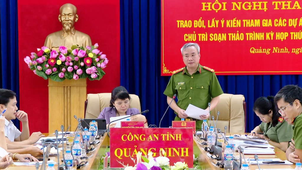 Phó Giám đốc Công an tỉnh, Đại tá Nguyễn Thuận phát biểu tại hội nghị