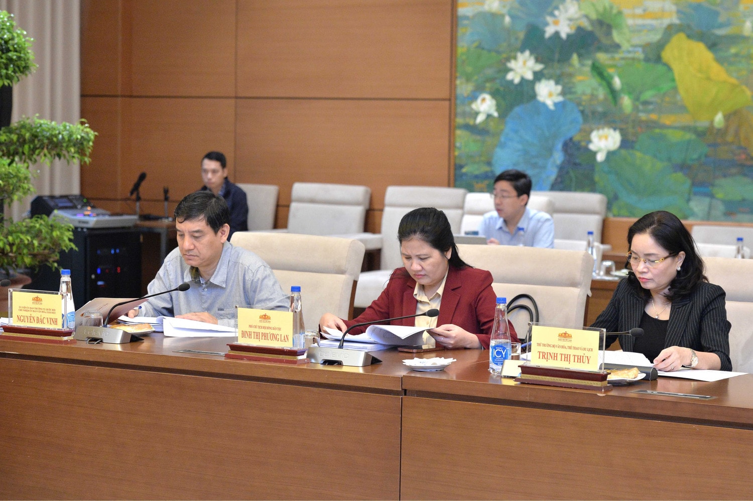 Các đại biểu dự phiên họp. Ảnh: Hồ Long