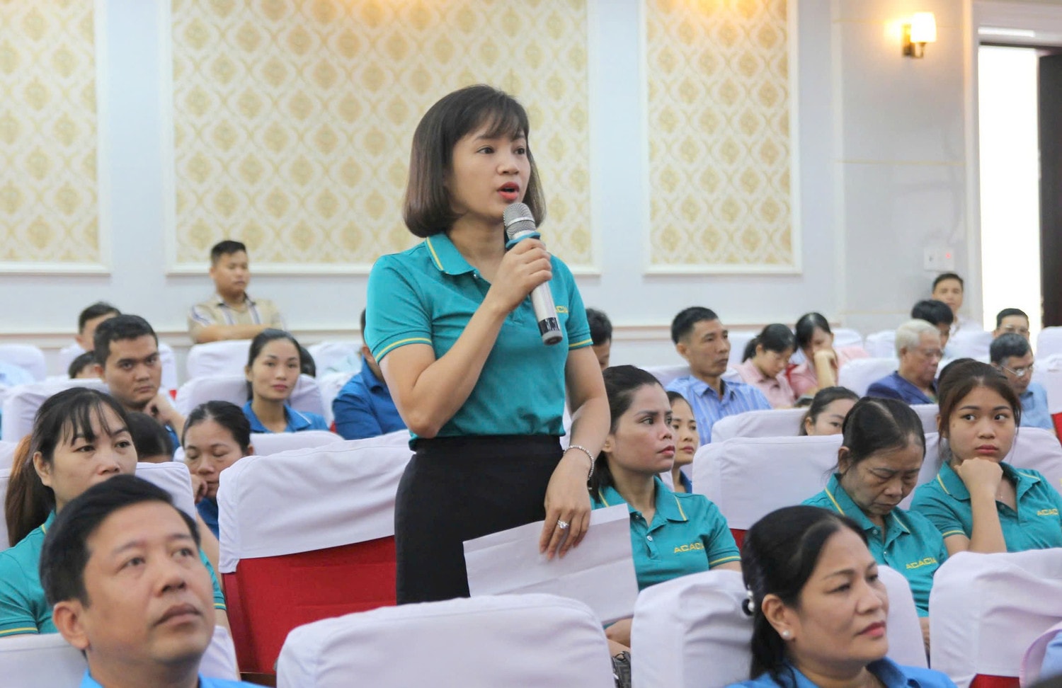 Cử tri công nhân lao động tham gia ý kiến đối với dự án Luật Công đoàn (sửa đổi) và dự án Luật Việc làm (sửa đổi)