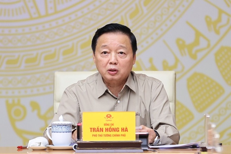 Phó Thủ tướng Trần Hồng Hà trao đổi với đại diện hiệp hội, doanh nghiệp - Ảnh: VGP/Nhật Bắc