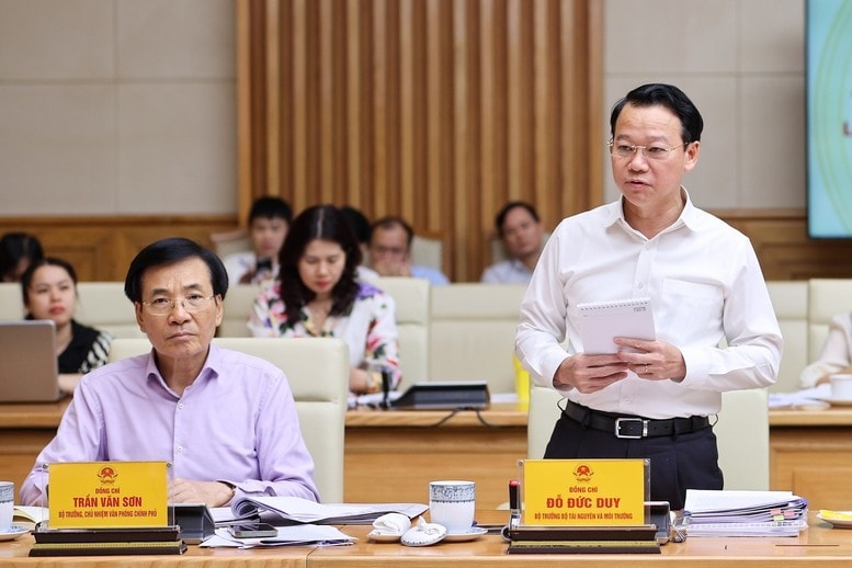 Bộ trưởng Bộ Tài nguyên và Môi trường Đỗ Đức Duy phát biểu tại phiên họp. Ảnh: VGP/Nhật Bắc