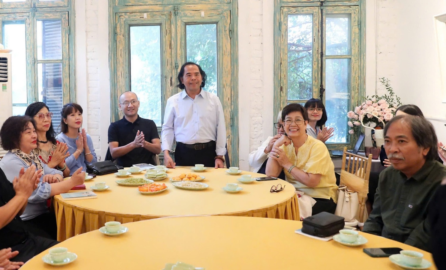 Không gian mạn đàm văn học