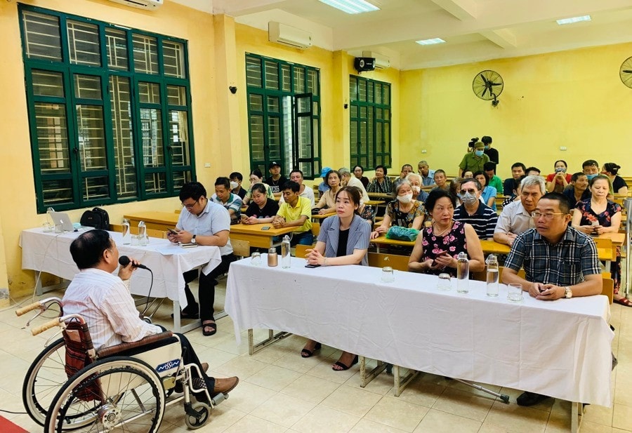 Hội Người khuyết tật quận Hoàng Mai tổ chức Hội nghị tuyên truyền PBGDPL và trợ giúp pháp lý về Luật Đất đai cho các hội viên. Ảnh: Hồng Thái