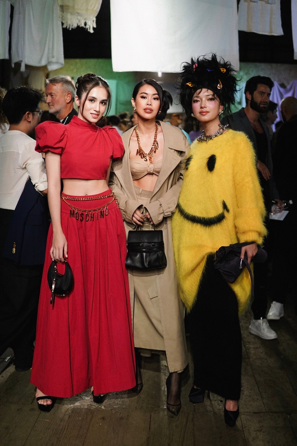 jacqueline-tien-nguyen-va-marie-tram-anh-hoi-ngo-fashionista-chau-bui-tai-show-dien-moschino-xuan-he-2025-9455.jpg