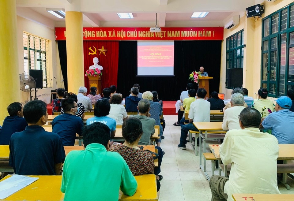 Hội Người khuyết tật quận Hoàng Mai tổ chức Hội nghị tuyên truyền PBGDPL và trợ giúp pháp lý về Luật Đất đai cho các hội viên.