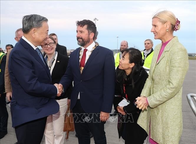 Lễ tiễn Tổng Bí thư, Chủ tịch nước Tô Lâm tại sân bay Dublin. Ảnh: Trí Dũng/TTXVN