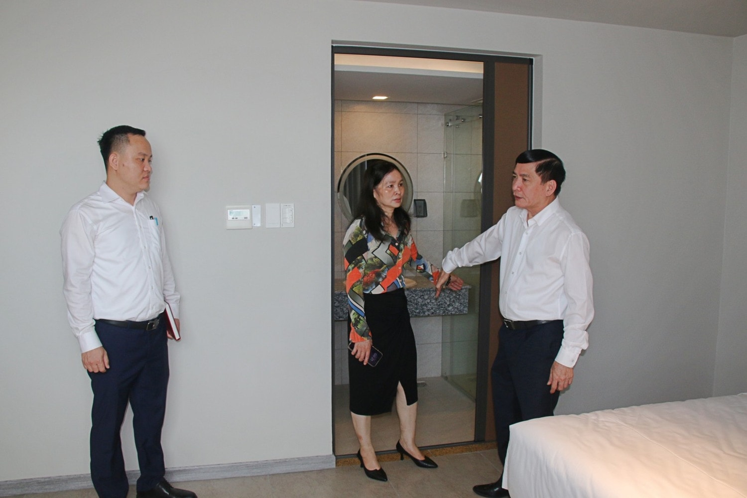 Tổng Thư ký Quốc hội, Chủ nhiệm Văn phòng Quốc hội Bùi Văn Cường kiểm tra cơ sở, vật chất, hạ tầng tại Trung tâm hội nghị 194 Hoàng Văn Thụ