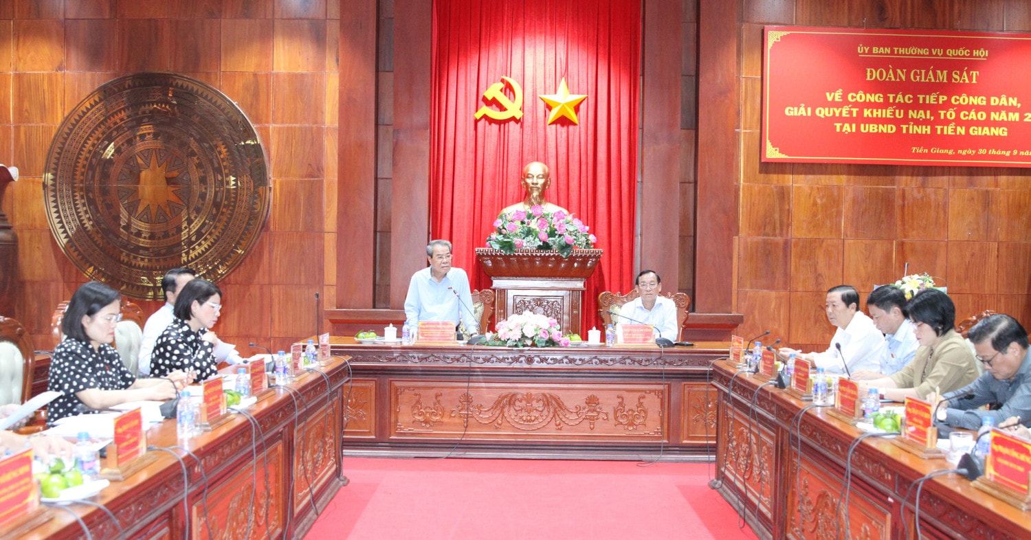 Trưởng Ban Dân nguyện Dương Thanh Bình phát biểu tại cuộc làm việc với UBND tỉnh Tiền Giang. Ảnh: T. Thành