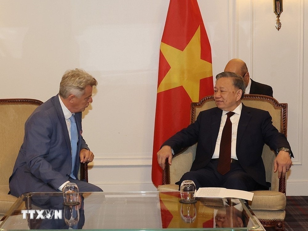 Tổng Bí thư, Chủ tịch nước Tô Lâm tiếp Bí thư toàn quốc Đảng Cộng sản Pháp Fabien Roussel. Ảnh: Trí Dũng/TTXVN