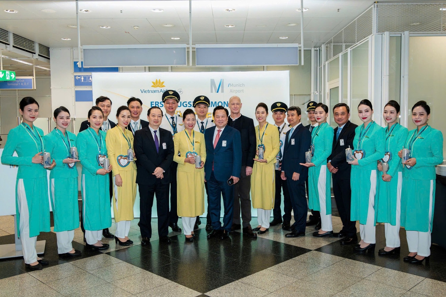 anh-4-day-la-duong-bay-thang-dau-tien-va-duy-nhat-giua-viet-nam-va-thu-phu-bang-bayern-munich-anh-vna-2896.jpg