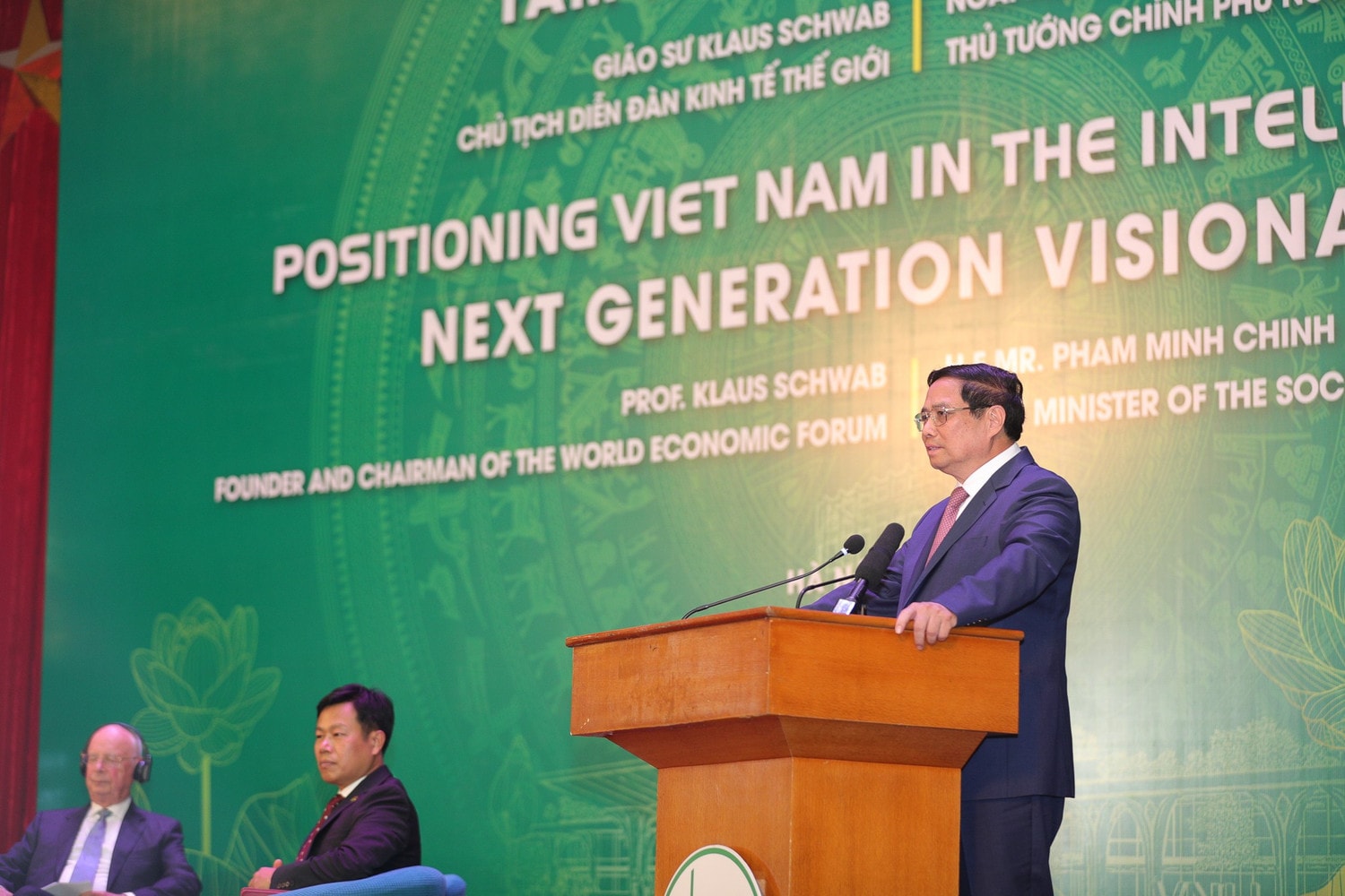vnu-toa-dam-voi-chu-tich-dien-dan-kinh-te-the-gioi-27-2833.jpg
