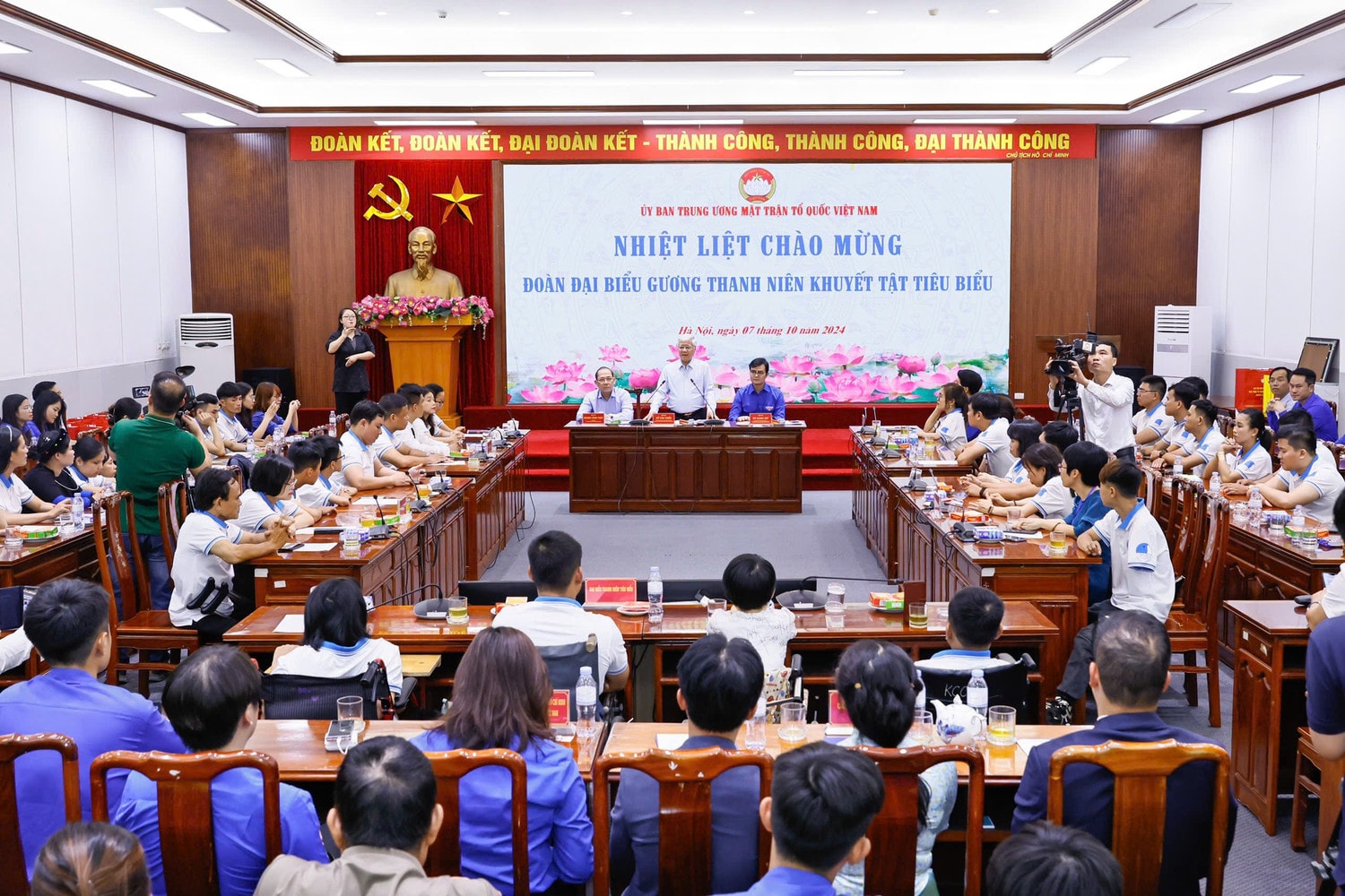 z5905869057218-f83de8a631fb24150ea50ae4ad40a51d-3077.jpg