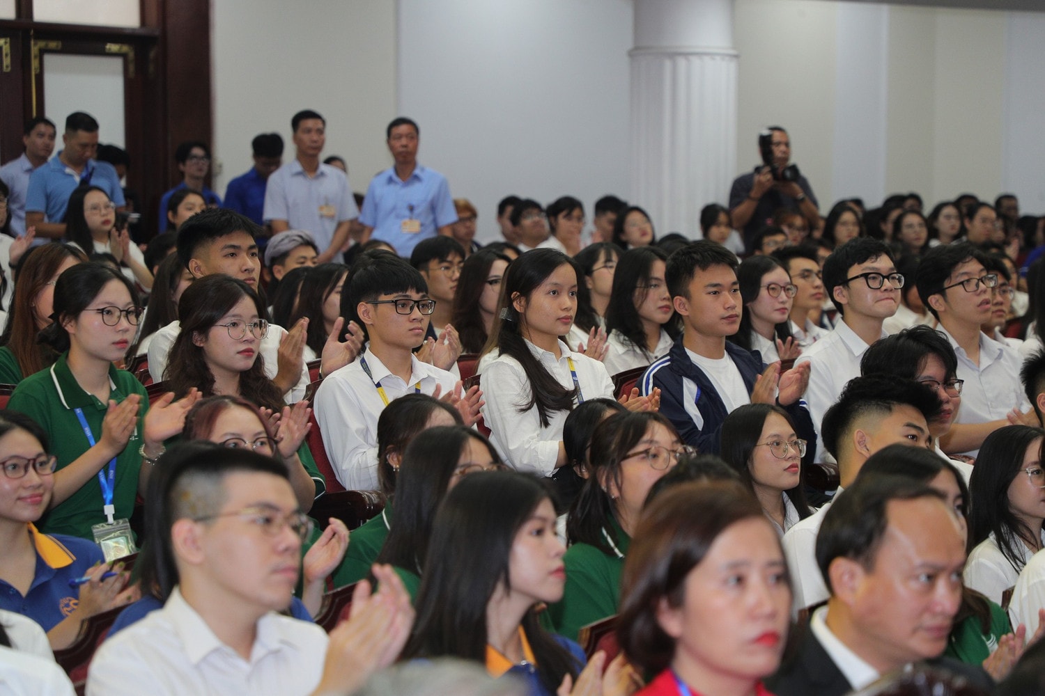 vnu-toa-dam-voi-chu-tich-dien-dan-kinh-te-the-gioi-9-3025.jpg
