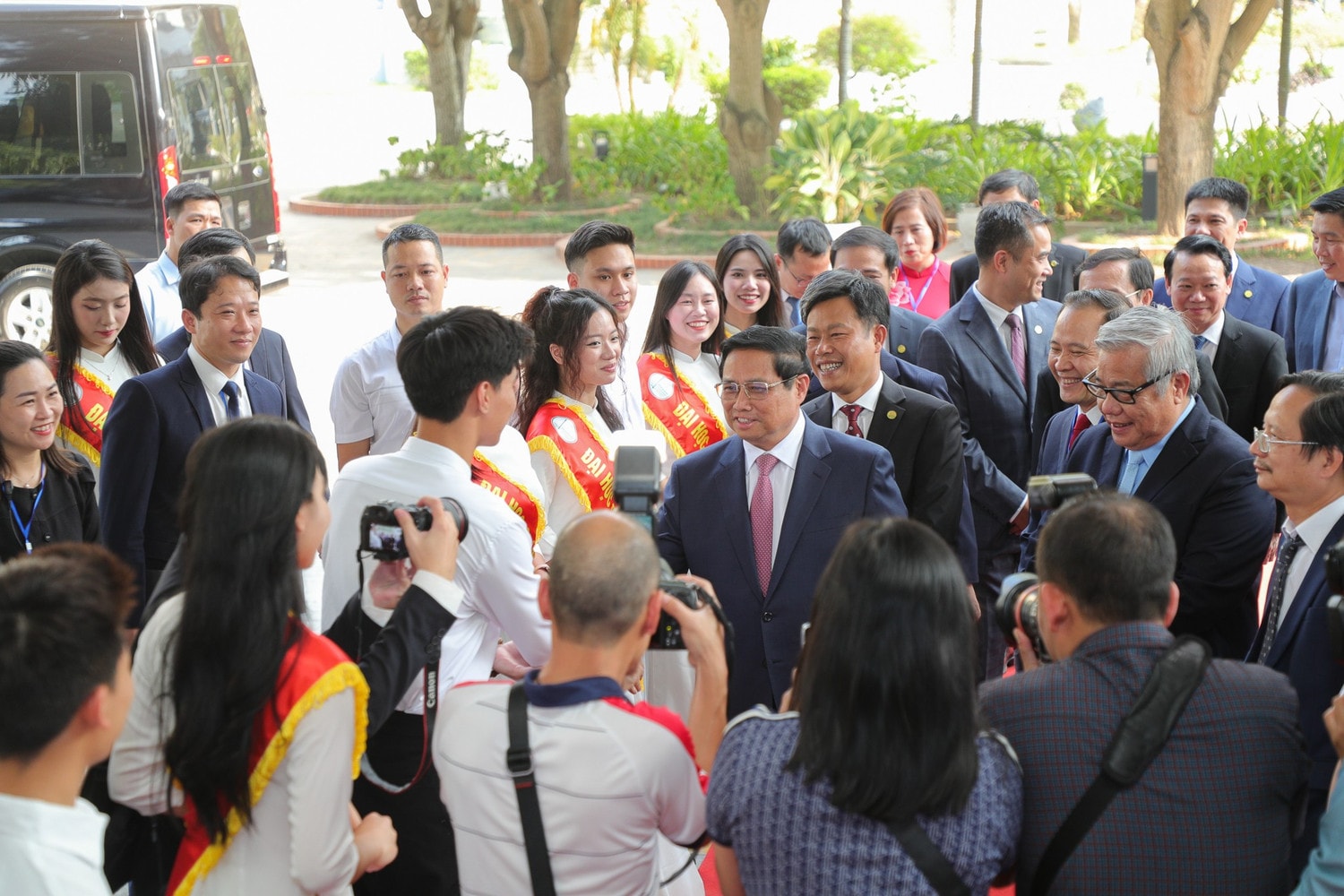 vnu-toa-dam-voi-chu-tich-dien-dan-kinh-te-the-gioi-6-2135.jpg
