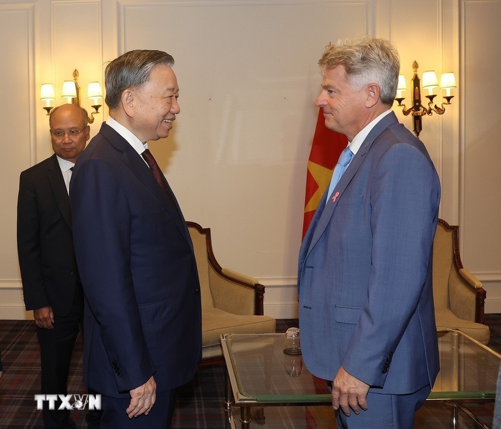 Tổng Bí thư, Chủ tịch nước Tô Lâm tiếp Bí thư toàn quốc Đảng Cộng sản Pháp Fabien Roussel. Ảnh: Trí Dũng/TTXVN