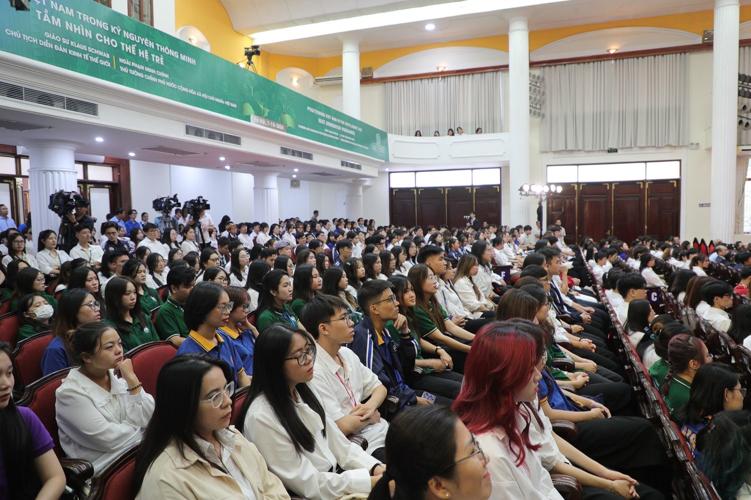 vnu-toa-dam-voi-chu-tich-dien-dan-kinh-te-the-gioi-19-118.jpg