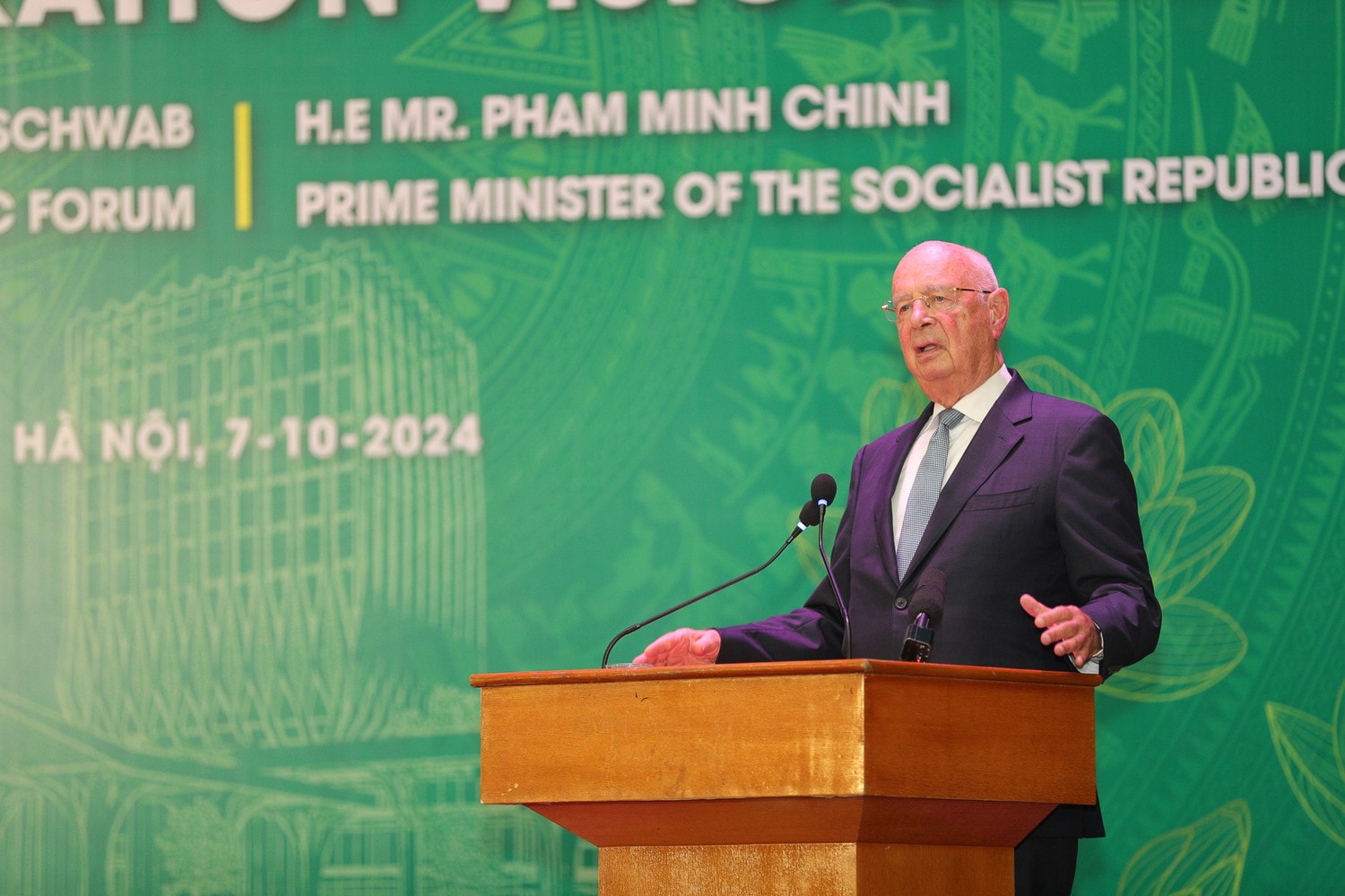 vnu-toa-dam-voi-chu-tich-dien-dan-kinh-te-the-gioi-16-3066.jpg