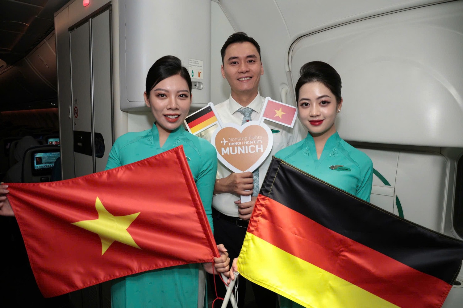 anh-5-viec-khai-truong-duong-bay-thang-tu-ha-noi-va-tp-ho-chi-minh-den-munich-khong-chi-mo-ra-nhung-co-hoi-moi-cho-du-lich-va-thuong-mai-ma-con-gop-phan-thuc-day-quan-he-hop-tac-toan-dien-giua-viet-nam-va-duc-anh-7933.jpg
