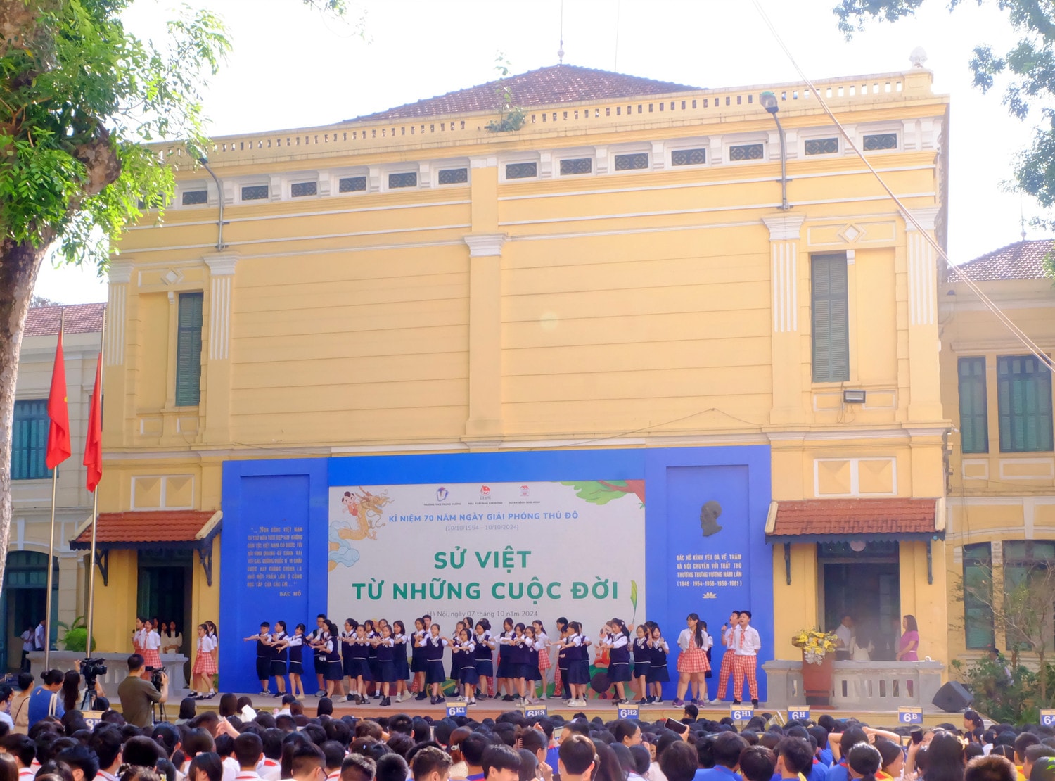 Tiết mục biểu diễn của học sinh Trường THCS Trưng Vương