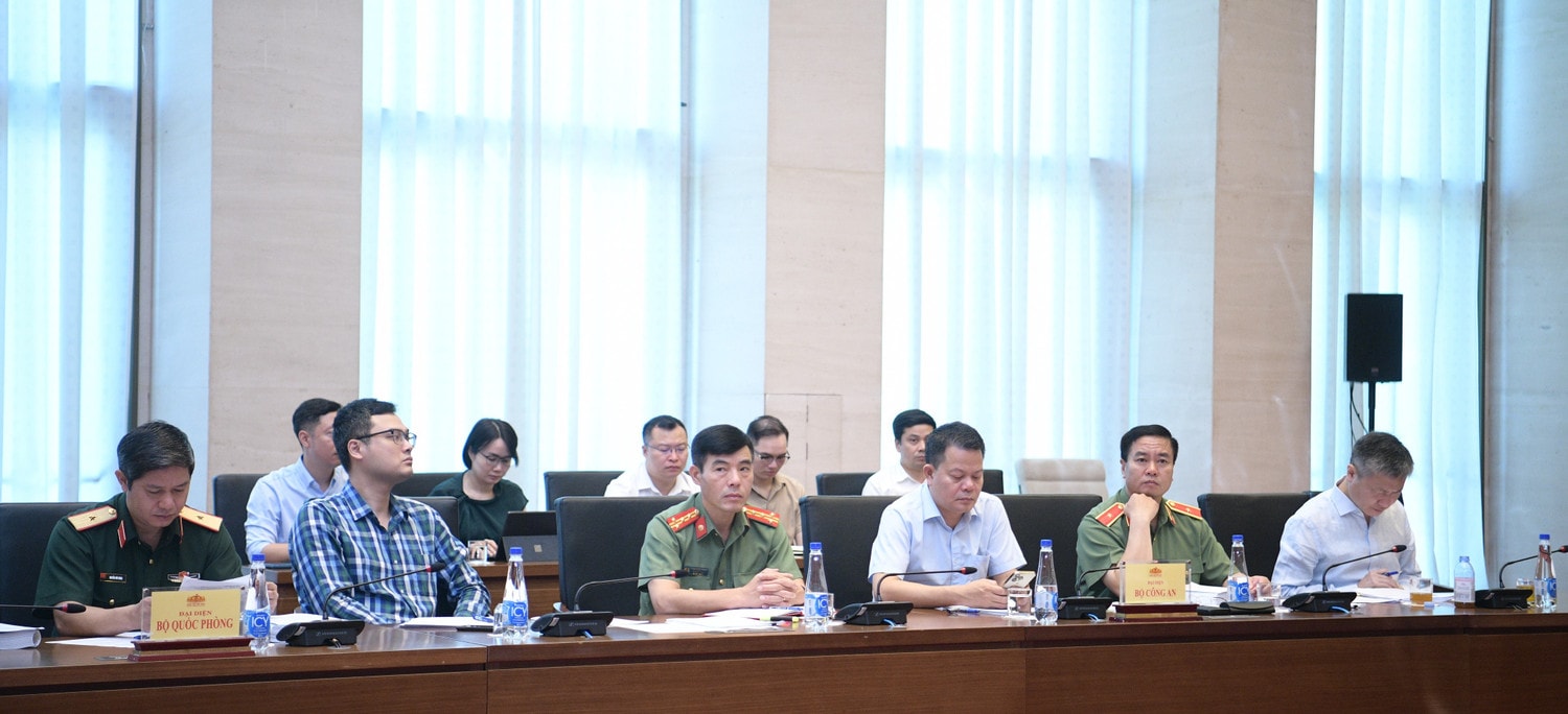 Các đại biểu tham dự Phiên họp.jpg