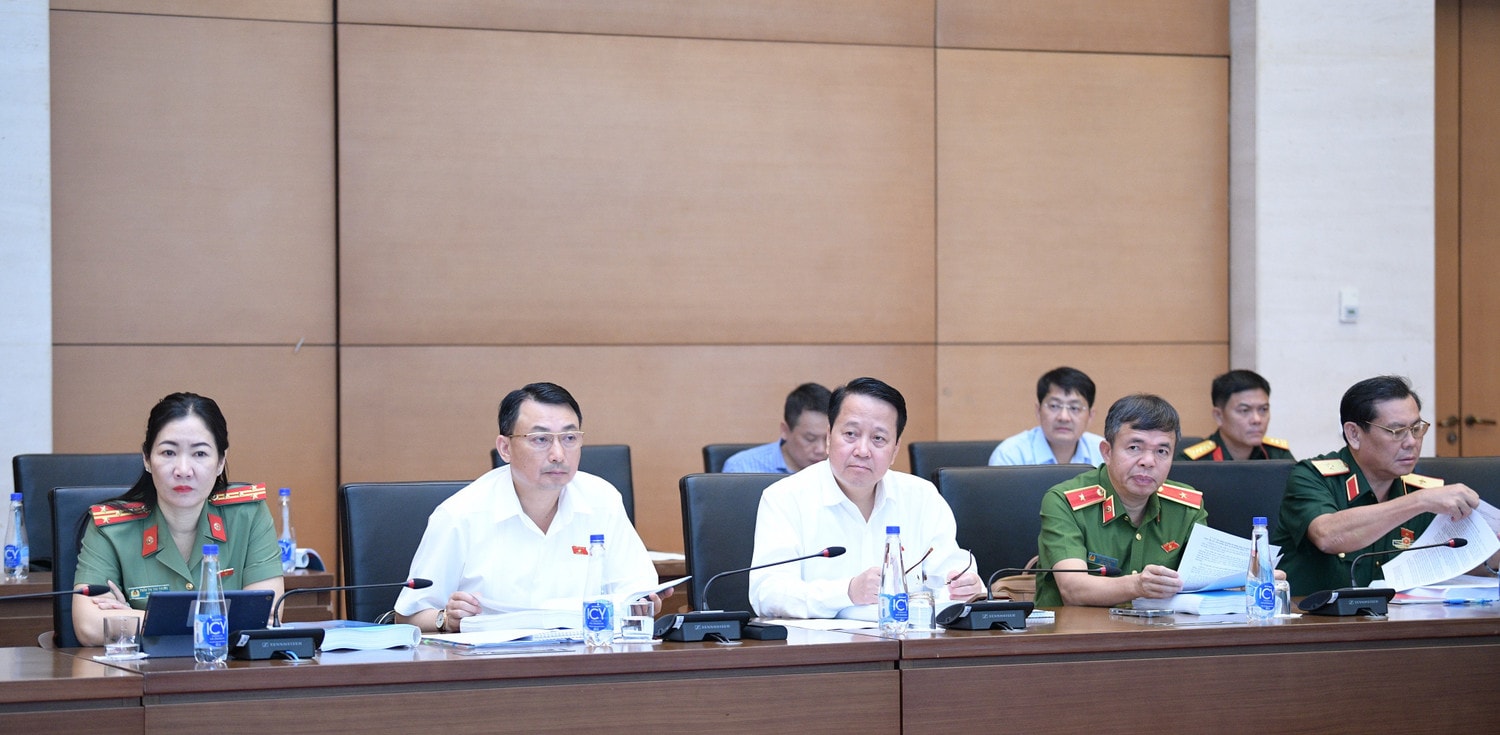 Các đại biểu tham dự Phiên họp.jpg
