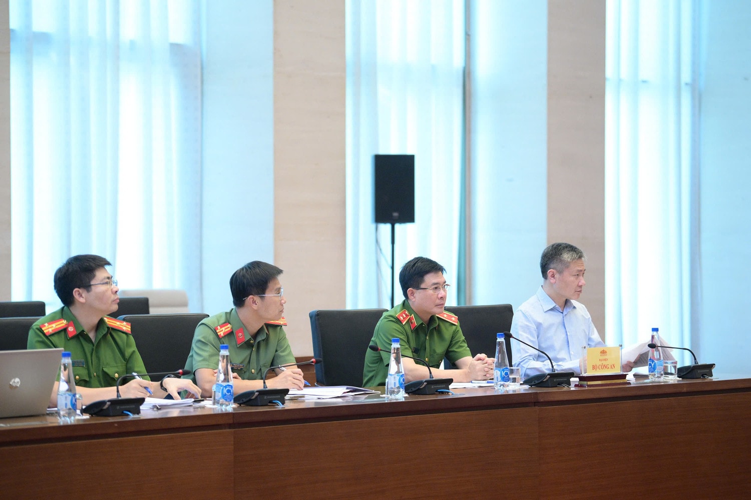 Các đại biểu tham dự Phiên họp