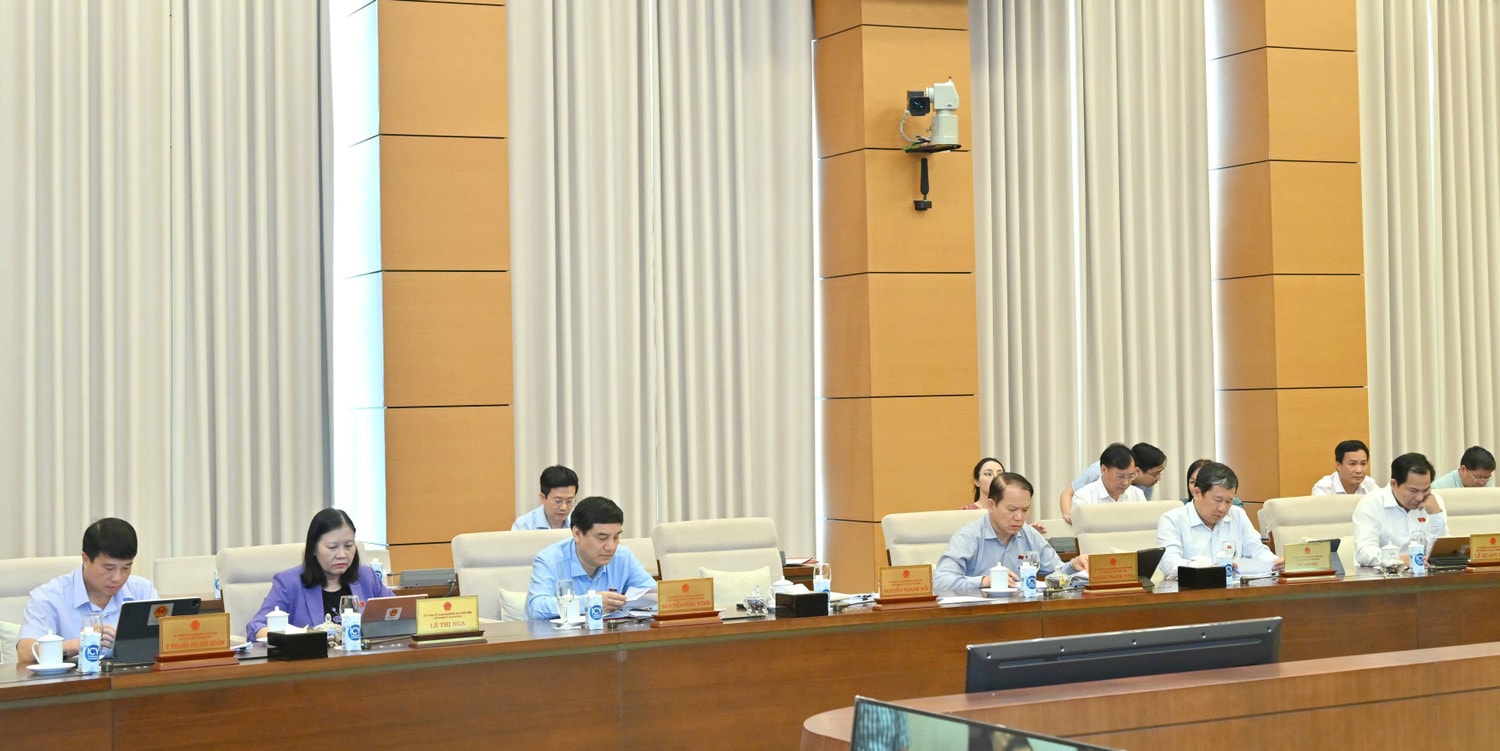 cac-thanh-vien-ubtvqh-tai-phien-hopvqk-4076-9583.jpg