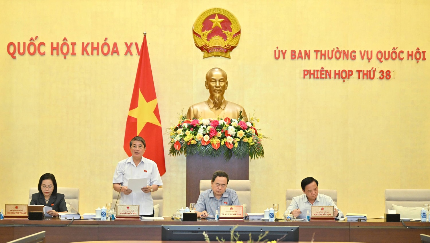 pho-chu-tich-quoc-hoi-nguyen-duc-hai-dieu-hanh-phien-hopvqk-4456-5837.jpg