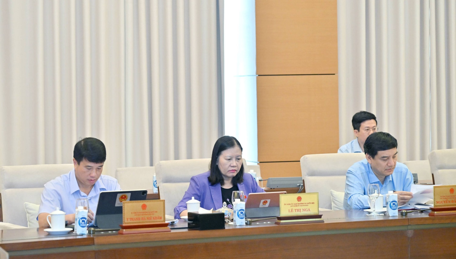 cac-thanh-vien-ubtvqh-tai-phien-hopvqk-4074-3817.jpg