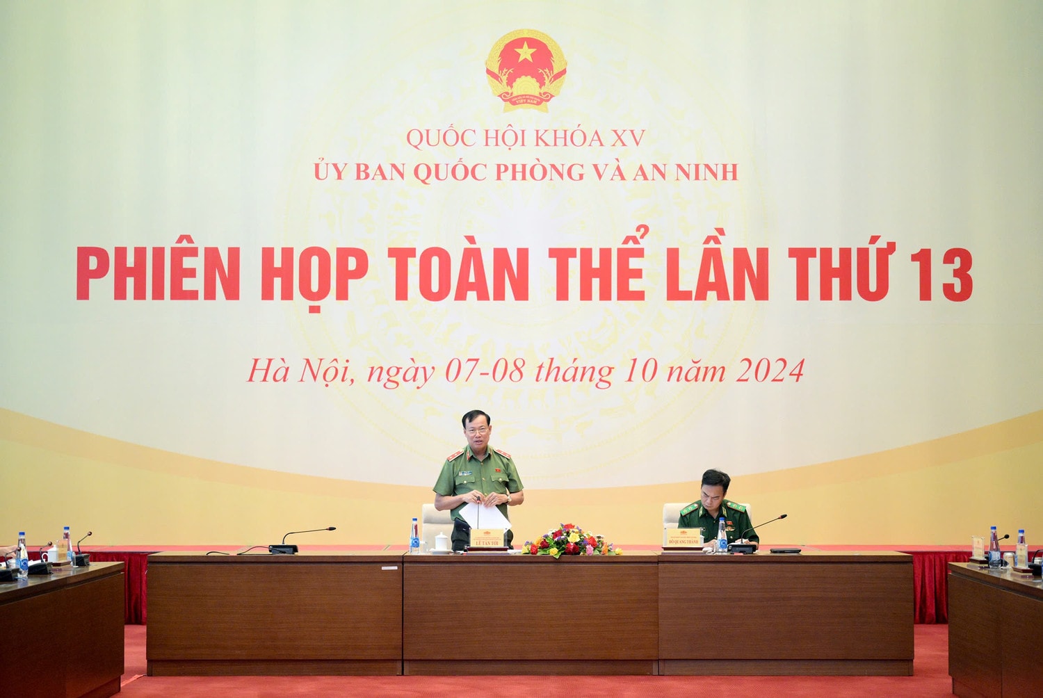 Chủ nhiệm Ủy ban Quốc phòng và An ninh, Trung tướng Lê Tấn Tới chủ trì phiên họp