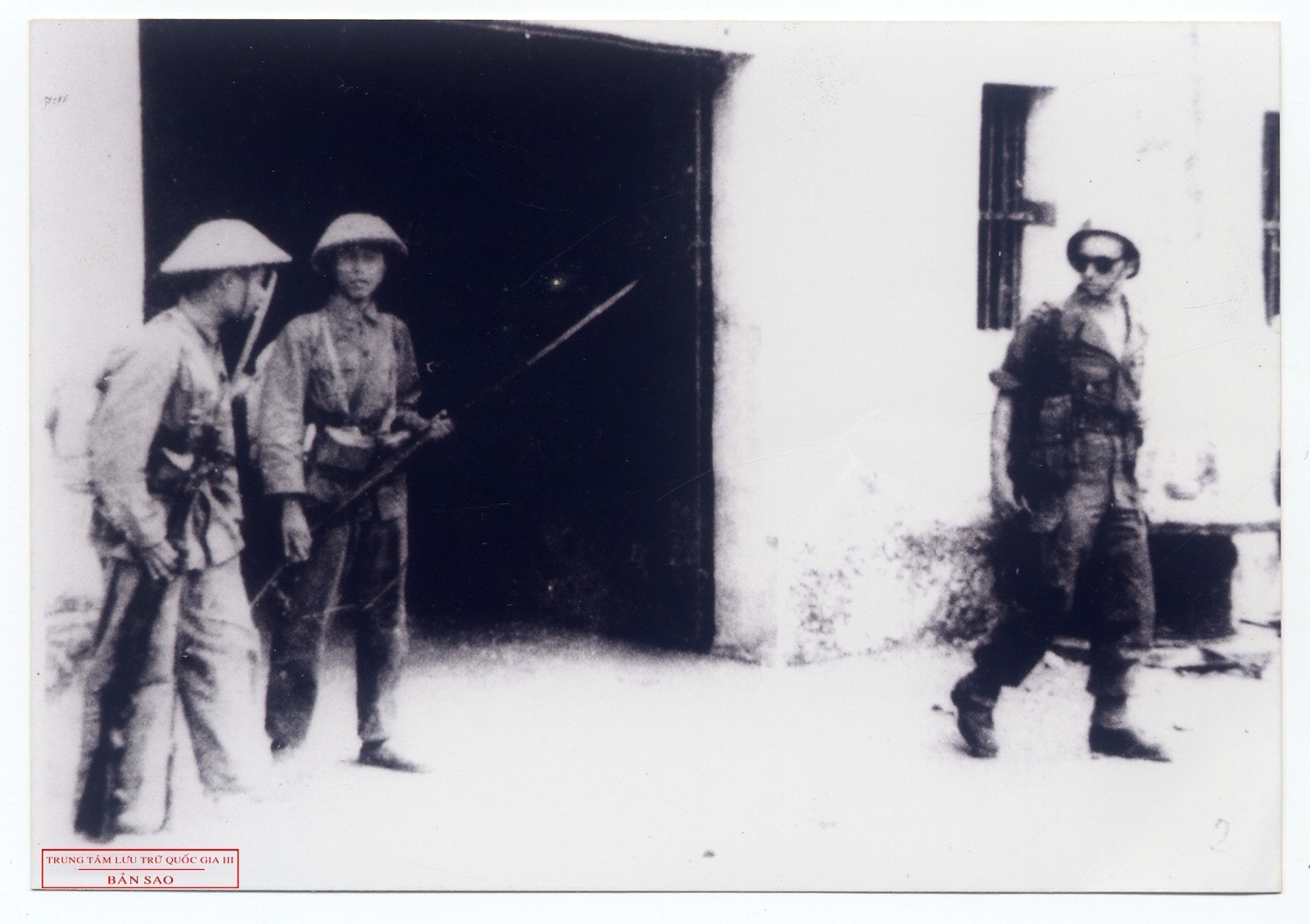 Các chiến sĩ thuộc Trung đoàn Thủ đô tiếp quản Nhà máy Điện Yên Phụ ngày 9.10.1954