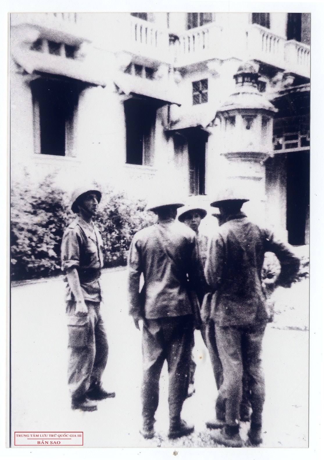 Các chiến sĩ Trung đoàn Thủ đô tiếp quản sở Tài chính, ngày 9.10.1954