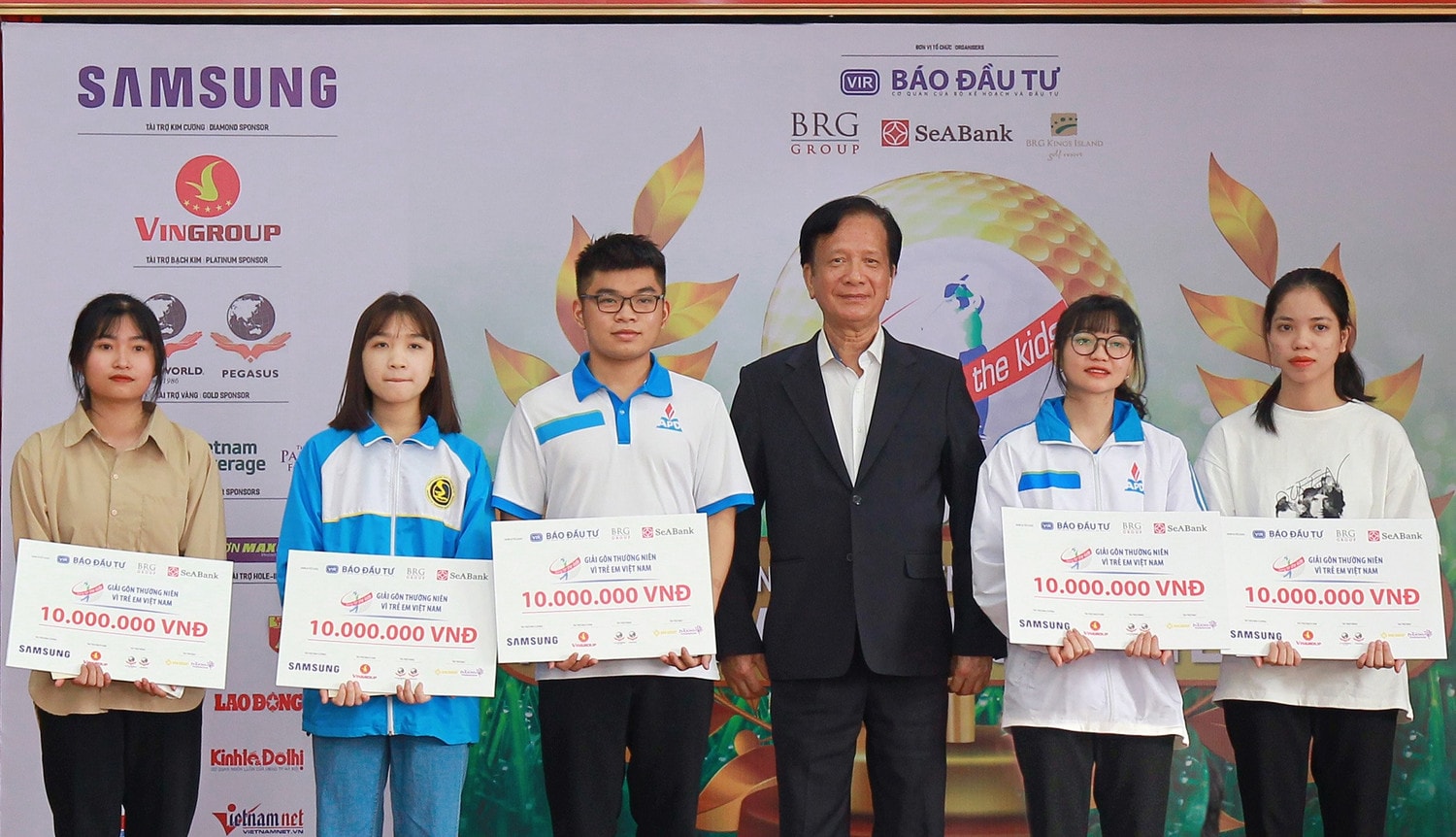ngoai-hoat-dong-cap-hoc-bong-thuong-nien-nam-nay-so-tien-huy-dong-qua-giai-gon-se-duoc-danh-uu-tien-tai-tro-tai-thiet-cac-nha-truong-va-ho-tro-cac-hoc-sinh-tai-cac-dia-phuong-c-1952.jpg