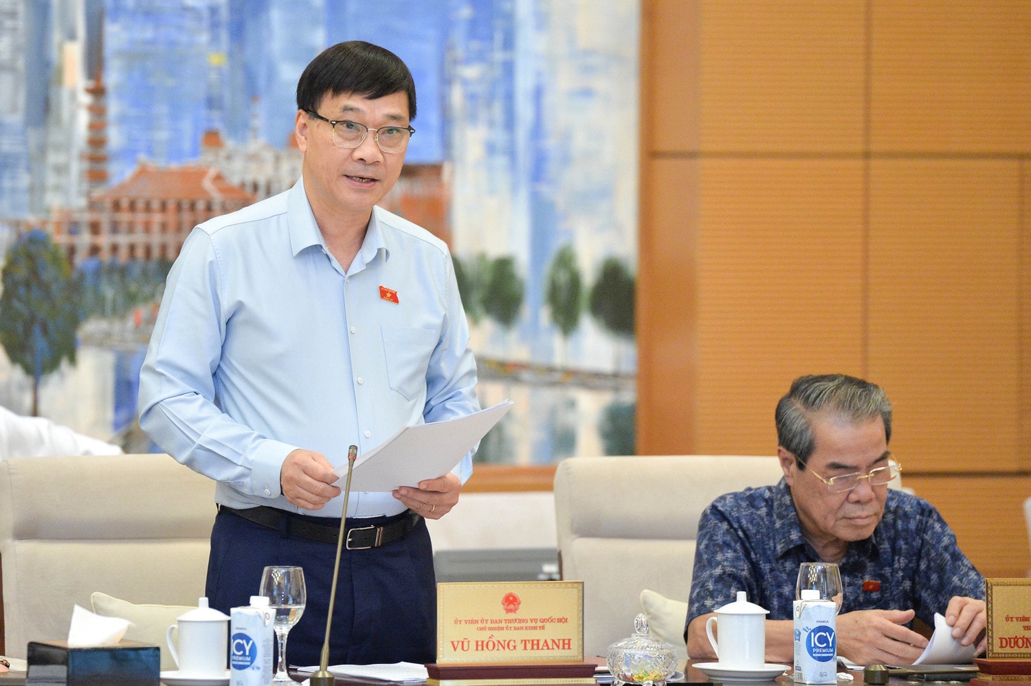 chu-nhiem-uy-ban-kinh-te-vu-hong-thanh-trinh-bay-bao-cao-tham-tra-8307.jpg